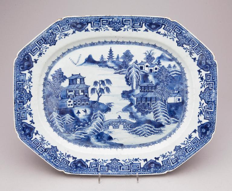 STEKFAT, porslin, Kina, Qing dynastin, Qianlong (1735-96).