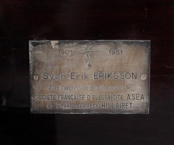 SCHATULL MED FLASKOR OCH GLAS, Frankrike 1800-talets andra hälft.