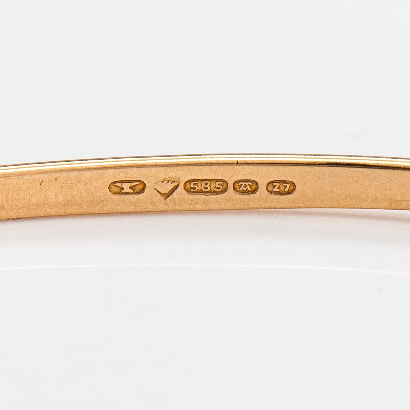 Elis Kauppi, A 14K gold bracelet with cultured pearls. Kupittaan kulta, Turku 1977.