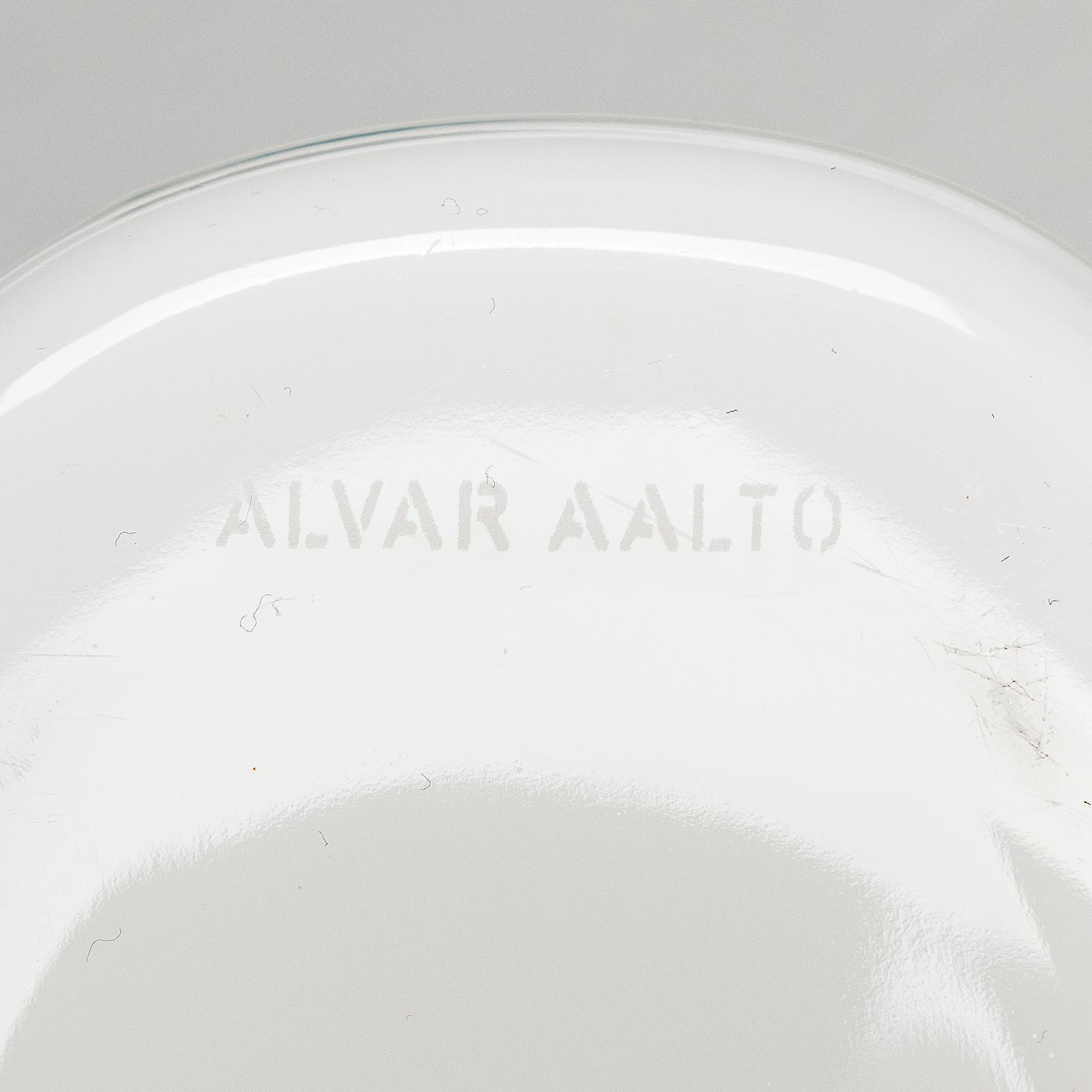Alvar Aalto, vaser, 2 st, den mindre Iittalas 100-års jubileumsvas märkt Alvar Aalto Iittala 1881-1981.
