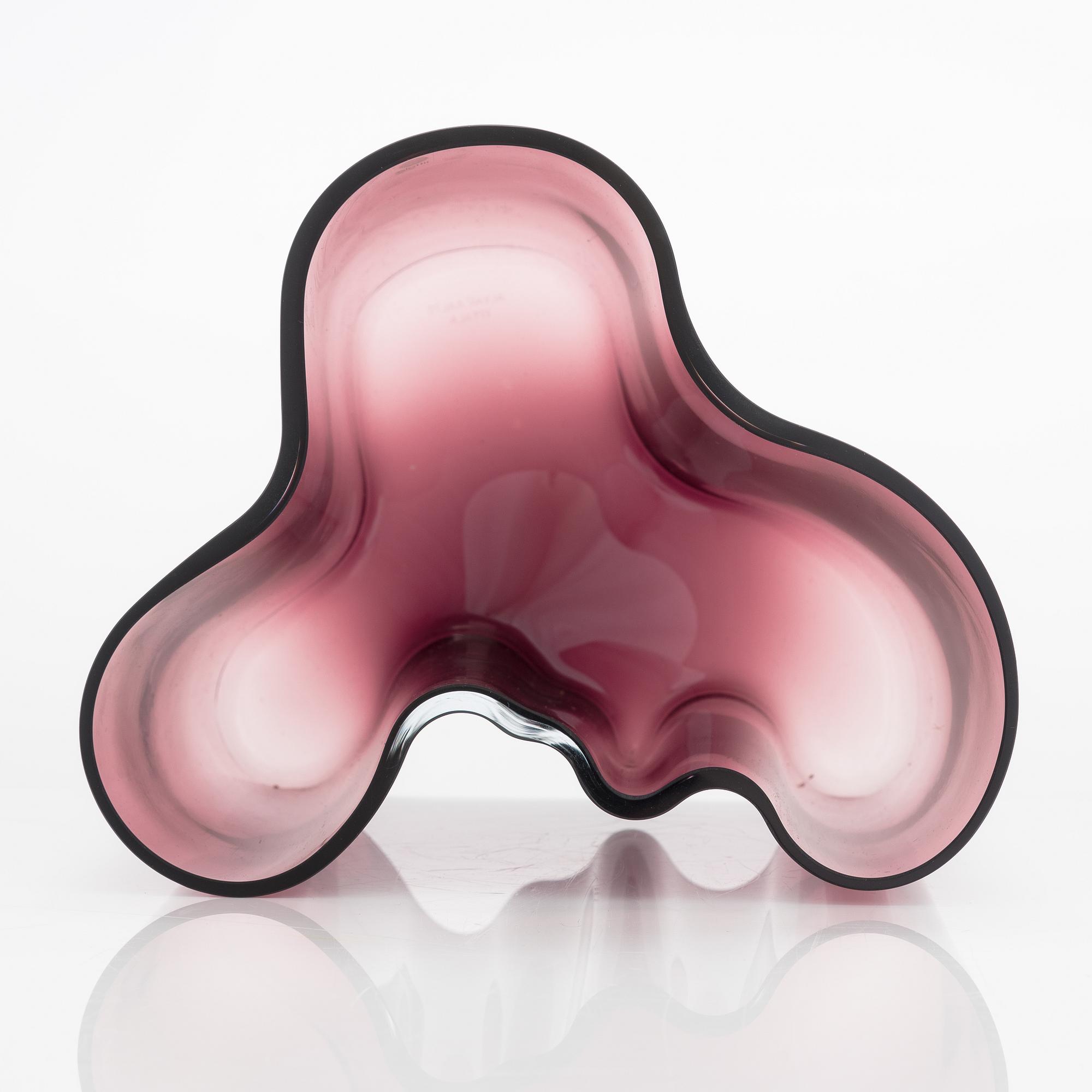 Alvar Aalto, A '3030' vase signed Alvar Aalto. Iittala.