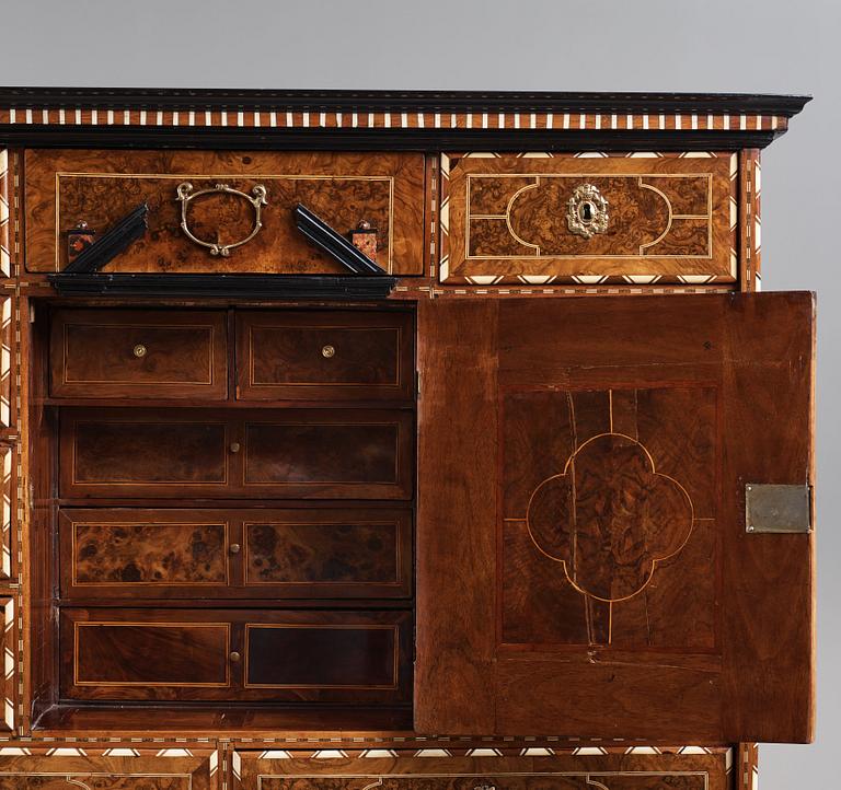 KABINETTSKÅP, barock, 1600-talets slut.