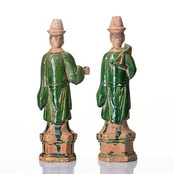 A pair of green glazed sculptures, Ming dynasty (1368-1644).