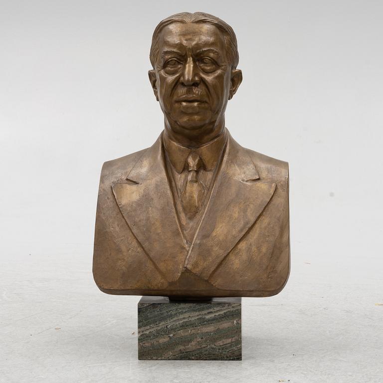 Nils Möllerberg, Portrait Bust.