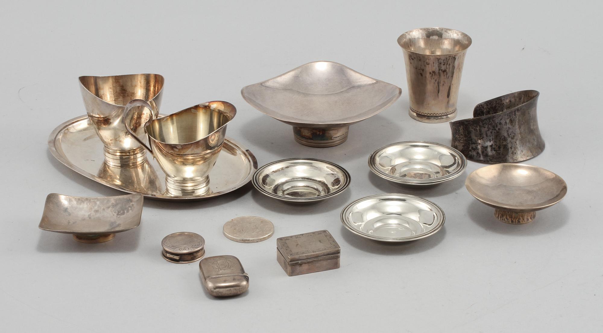 PARTI SILVER, 16 st, delvis låghaltigt, 1900-tal. Vikt 665 g.