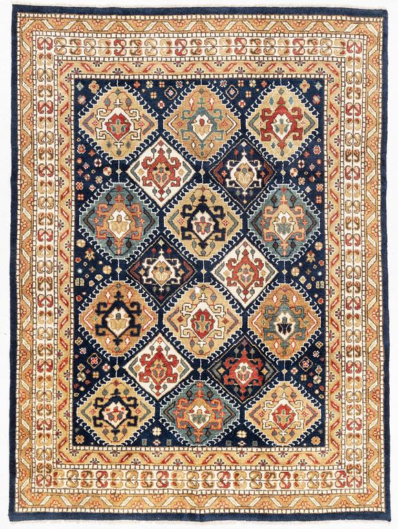 Rug, Agra, approx. 320 x 235 cm.