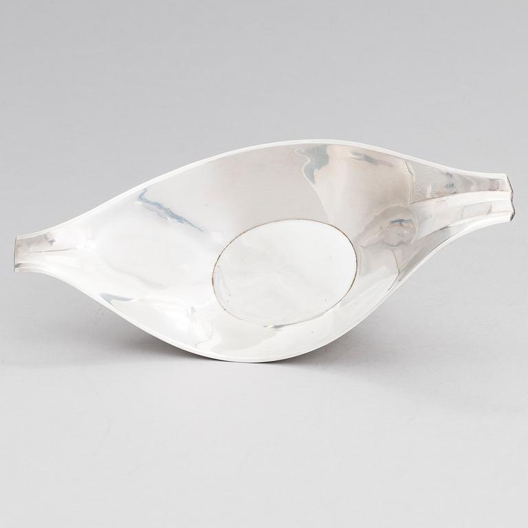 ANNA-GRETA EKER, A silver bowl, Auran Kultaseppä oy, Turku 1965.