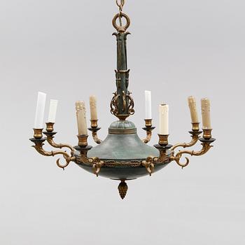TAKAMPEL, empirestil, 1900-talets första hälft. Höjd ca 65 cm.