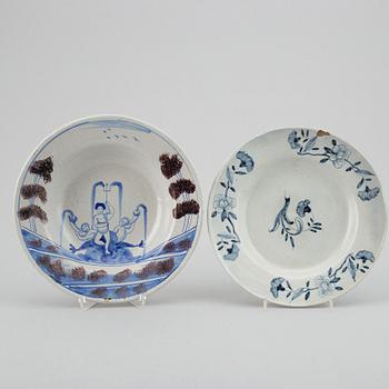 A pair of faiance dishes. Sweden, Rörstrand, 18th century.