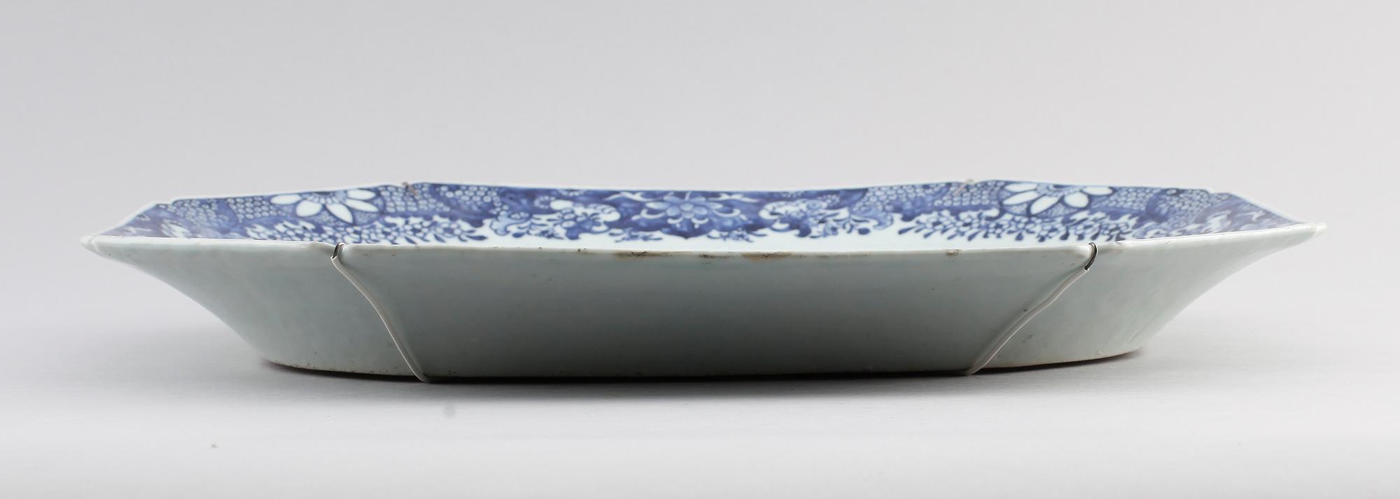 STEKFAT, porslin, Kina, Qianlong 1736-1795.