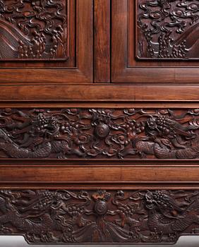 A large Imperial Hongmu compound cabinet, Qingdynasty, 19th century.