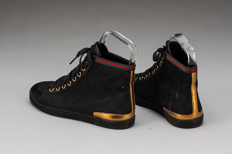 SKOR, GUCCI.