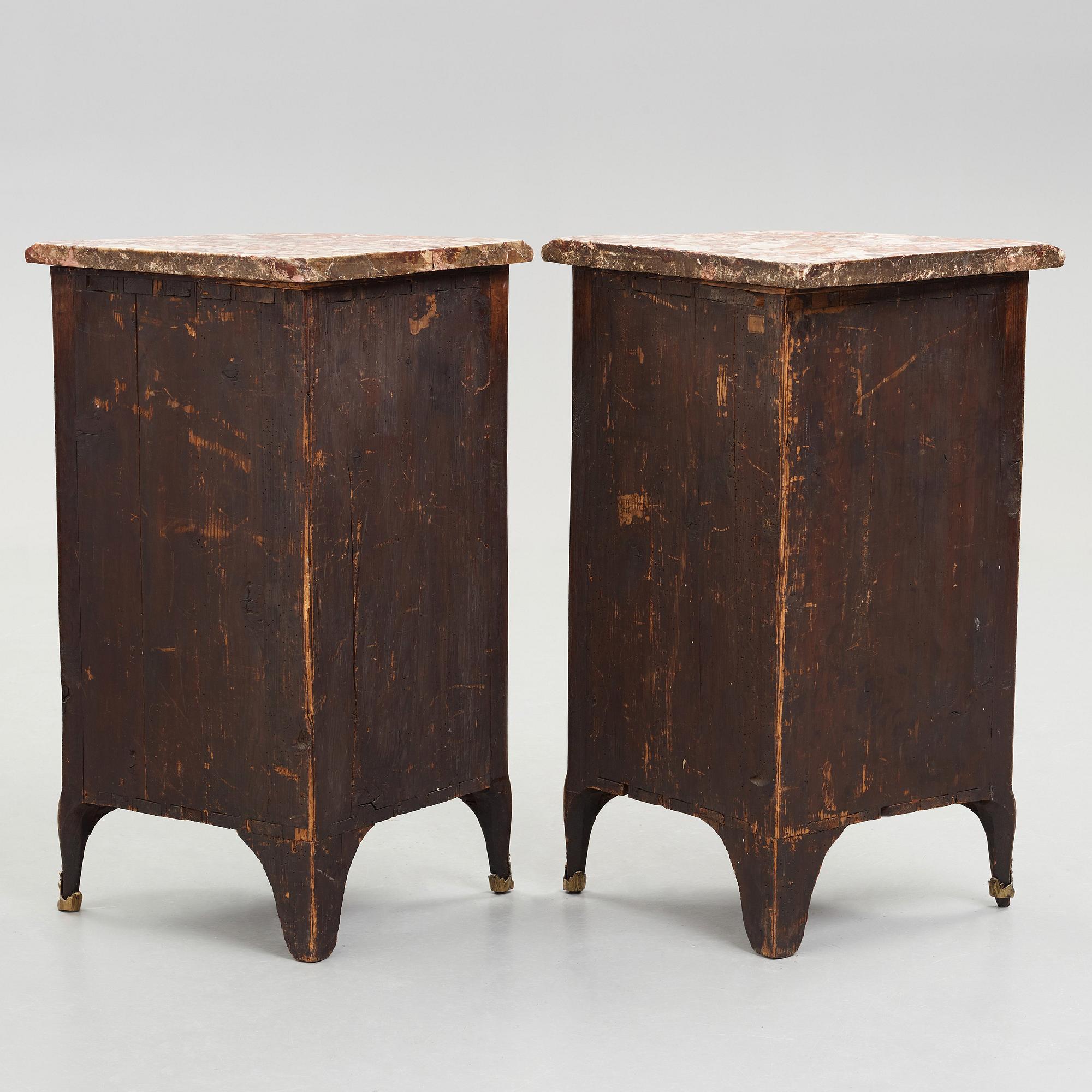 HÖRNSKÅP, ett par, av Pierre Migeon (sannolikt Pierre III, mästare i Paris 1761-1775), Louis XV.