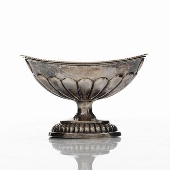 A parcel-gilt silver salt cellar, S:t Petersburg 1826.