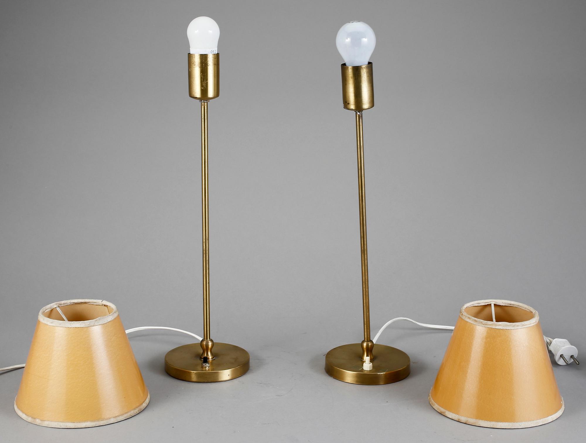 BORDSLAMPOR, ett par. Modell 2332, Josef Frank för Firma Svenskt Tenn.