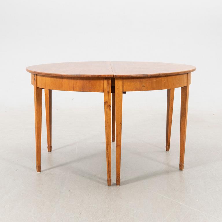 Dining table, turn of the 20th century.