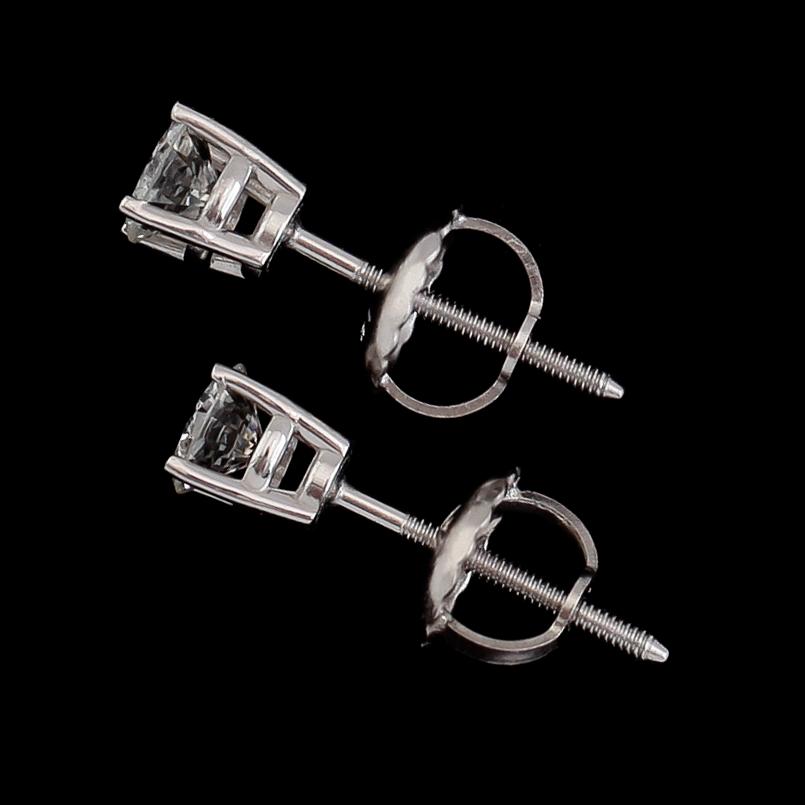 ÖRHÄNGEN, 1 par, 14 k vitguld, briljantslipade diamanter tot ca 0.33 ct. Vikt ca 0,7 g.
