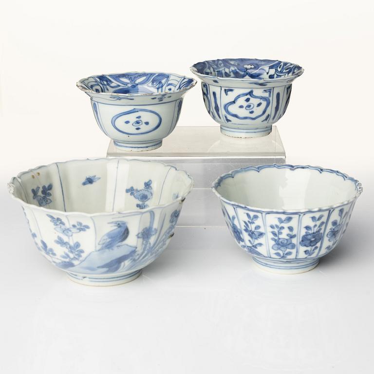 A group of four blue and white bowls, 17/18th century.