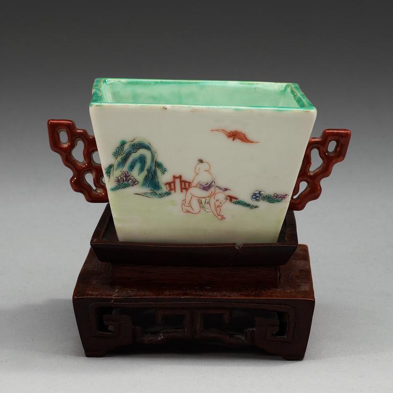 A famille rose cup with two handles, Qing dynasty with Qianlong mark.