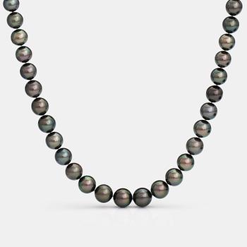 A TILLANDER, A tahitian pearl collier with an 18K white gold clasp.