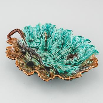 A majolica bowl by Rörstrand, around the year 1900.