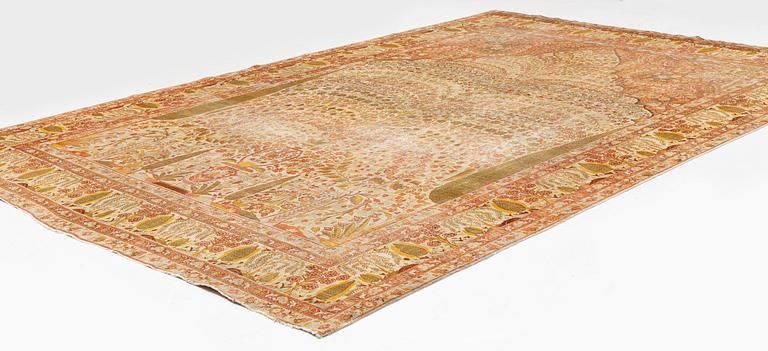 An antique Tabriz carpet, ca 404 x 276 cm.