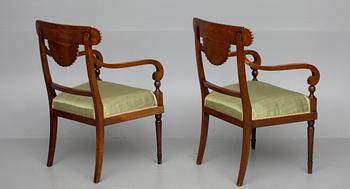 KARMSTOLAR, ett par, empir stil, 1800-tal.