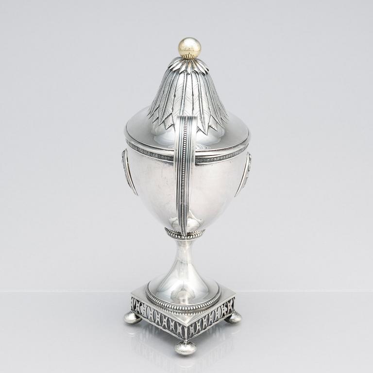 A Swedish early 19th Century silver sugar bowl with lid, marks of Johan Malmstedt, Gothenburg 1810.