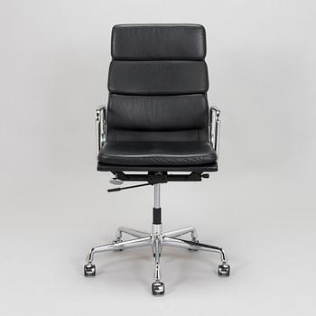 Charles & Ray Eames, a 21st-century "Soft Pad Chair EA 219, high backrest" office chair, Vitra.