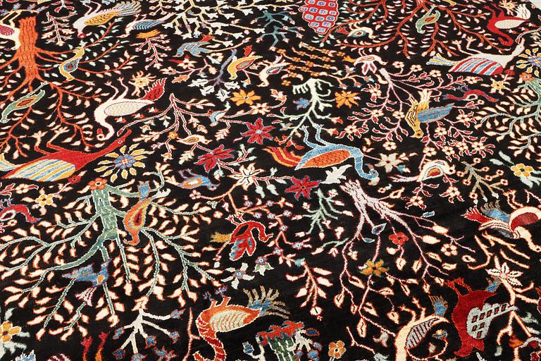 A Khorjin carpet, c. 295 x 248 cm.