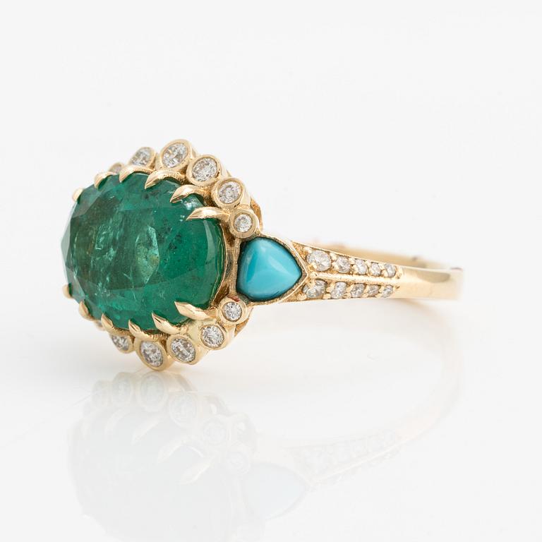 Ring with emerald, turquoises, and brilliant-cut diamonds.