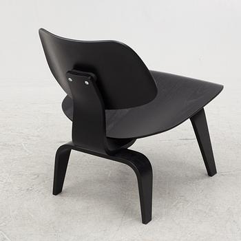 Charles & Ray Eames, a "LCW Lounge" chair, Vitra.