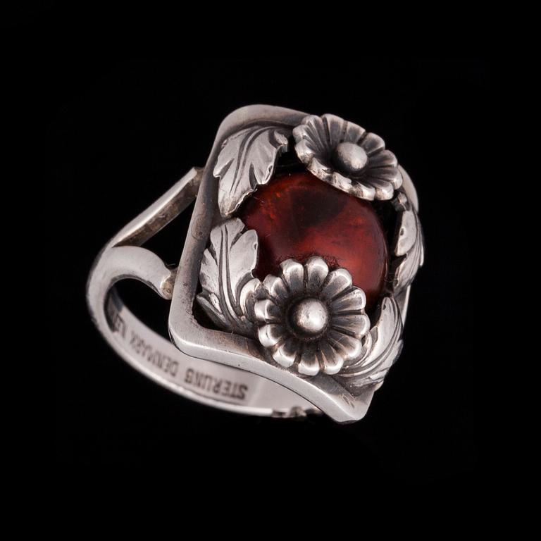 RING, sterling silver, bärnsten, N.E.From Danmark 1900-talets mitt.