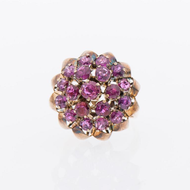 RING, fasettslipade rubiner, 18K guld.