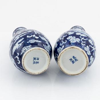 A pair of blue and white vases, China, late Qing dynasty, around 1900.