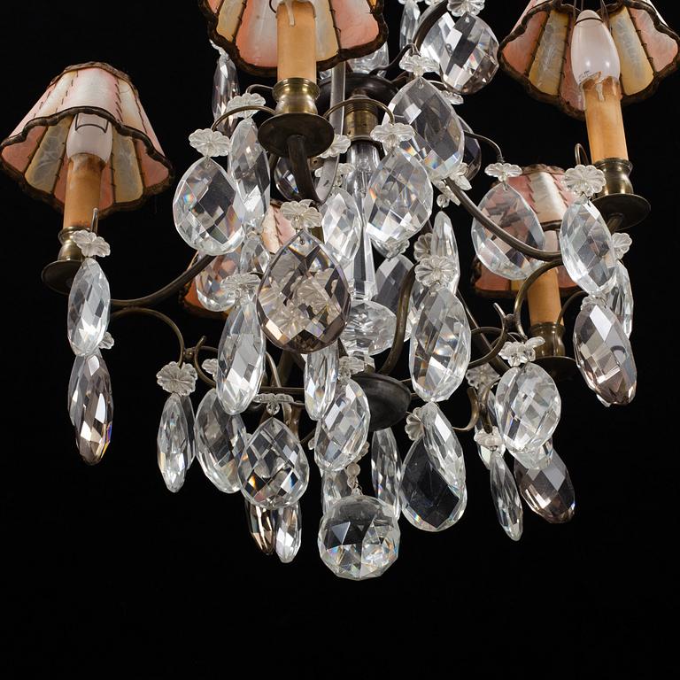 A mid 1900s chandelier.