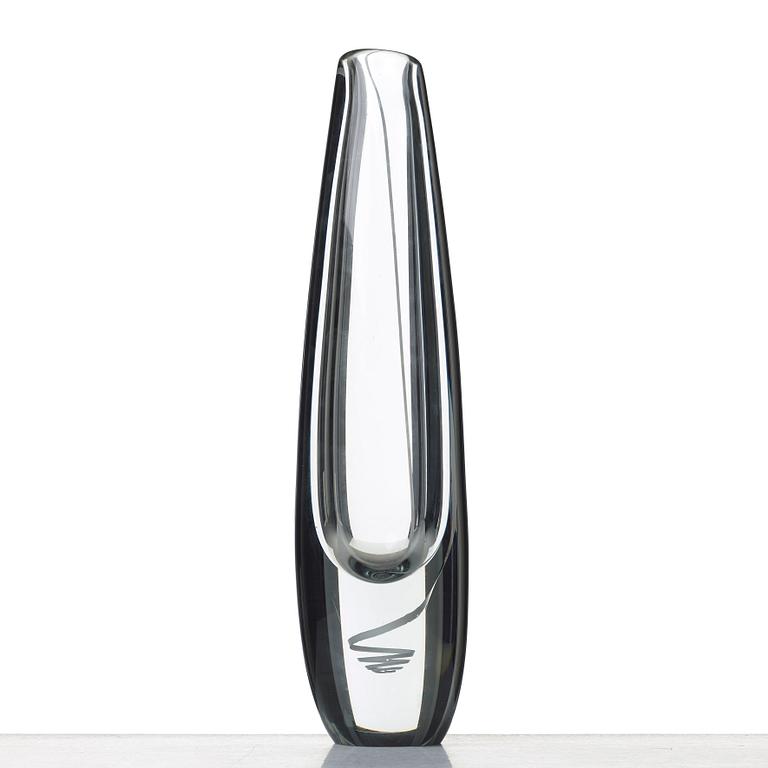 Gunnel Nyman, a "Serpentine", glass vase, Nuutajärvi Notsjö, Finland 1958.