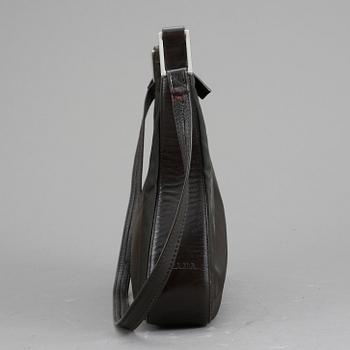 VÄSKA, Prada.