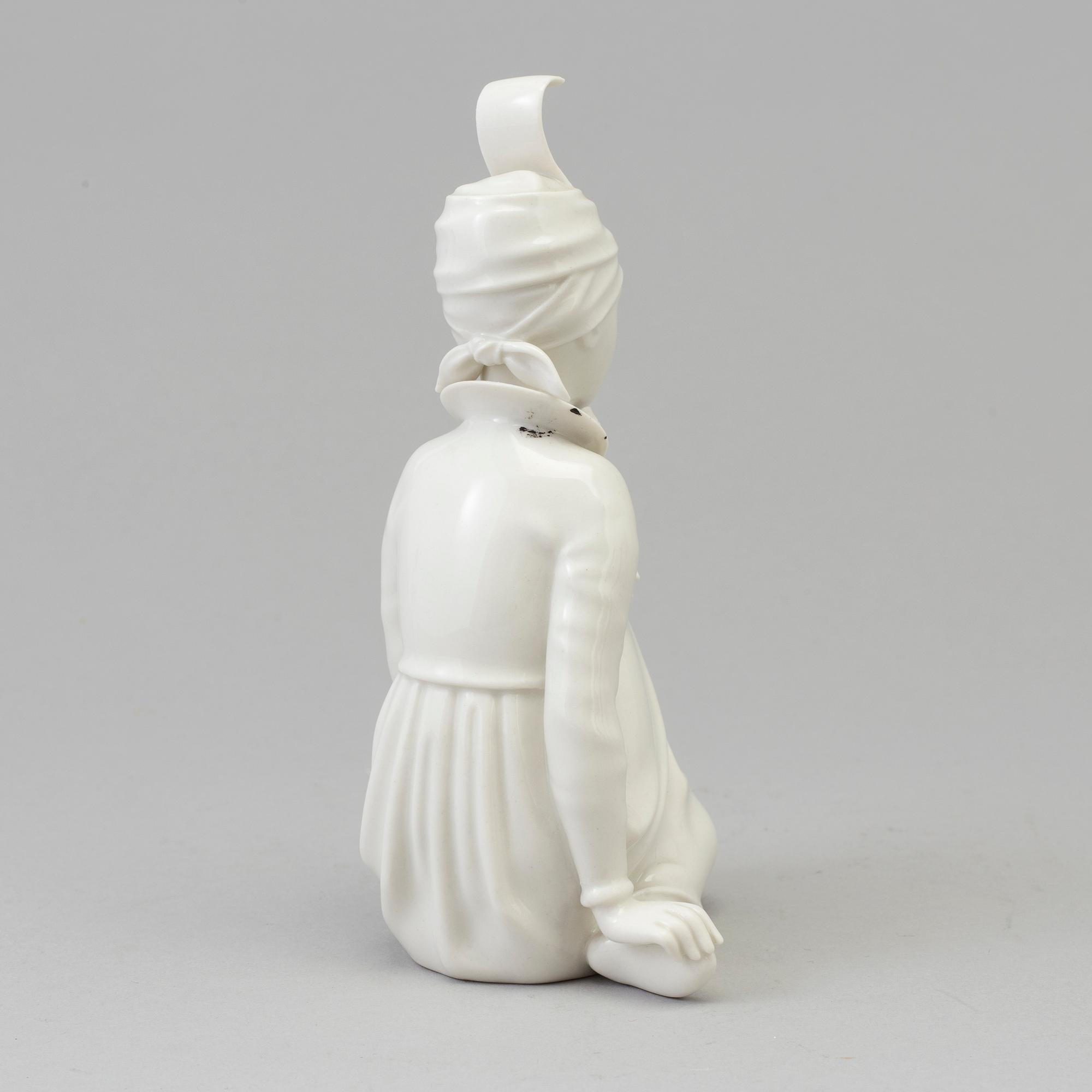 FIGURIN, porslin, "Flickan från Island". Arno Malinowski, Royal Copenhagen, Danmark. 1940-tal.