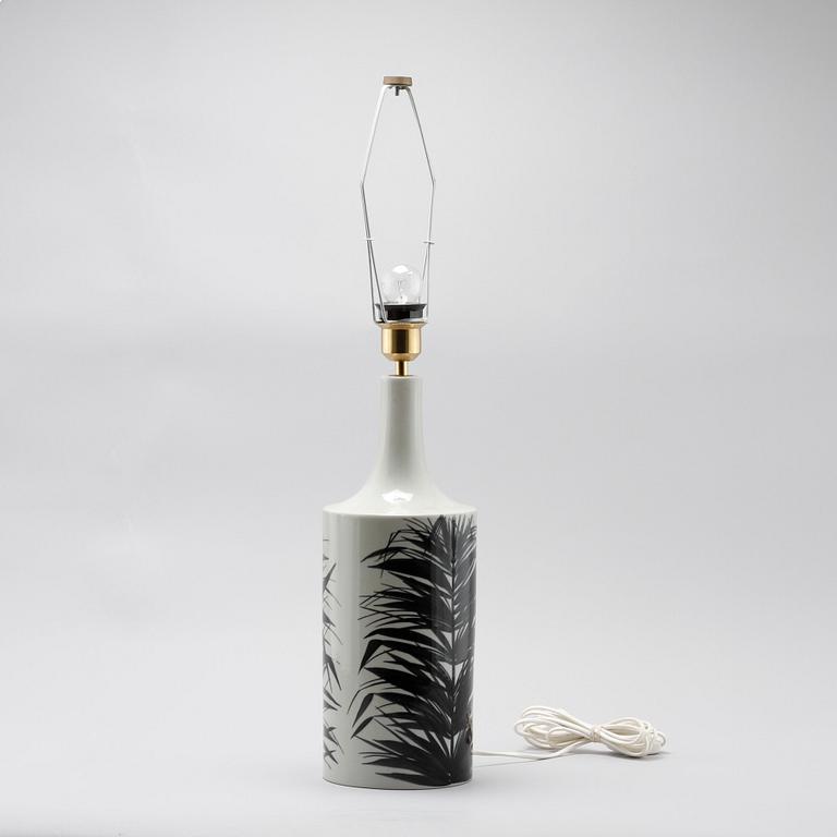 A stoneware table lamp by Gunvor Olin-Gröpnquist, Arabia, from the latter half of the 20th century.