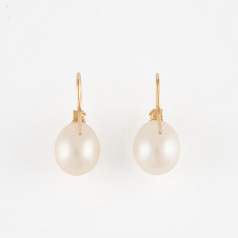 Earrings, a pair, gold with cultured pearls and brilliant-cut diamonds.