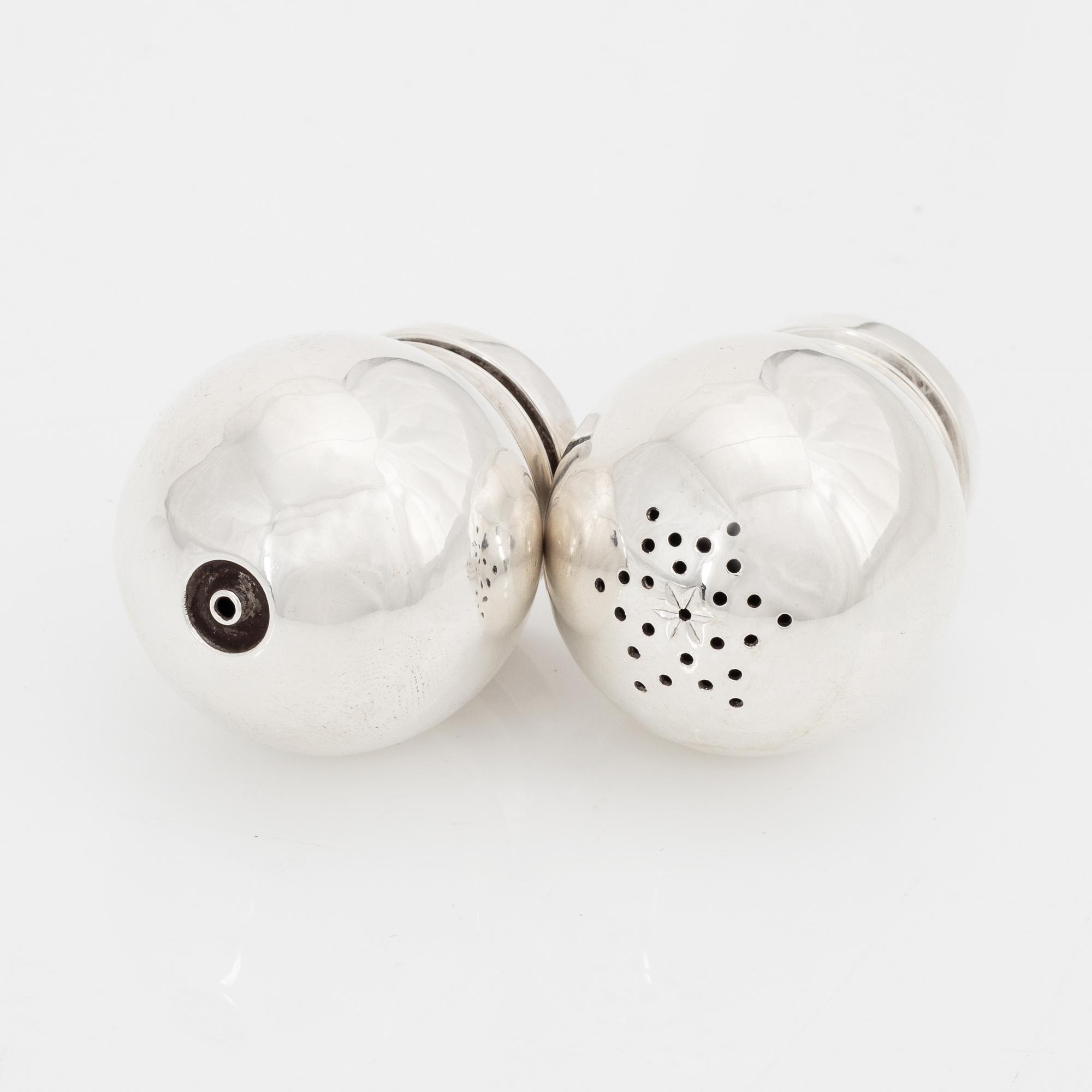 Harald Nielsen, salt- och pepparkar, silver, "Pyramid", dessin 632, Georg Jensen.