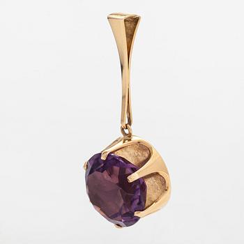 Elis Kauppi, a 14K gold pendant, with an amethyst. Kupittaan Kulta, Turku 1965.