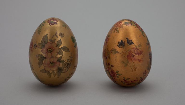 Rut Bryk, A PAIR OF CERAMIC EGGS.