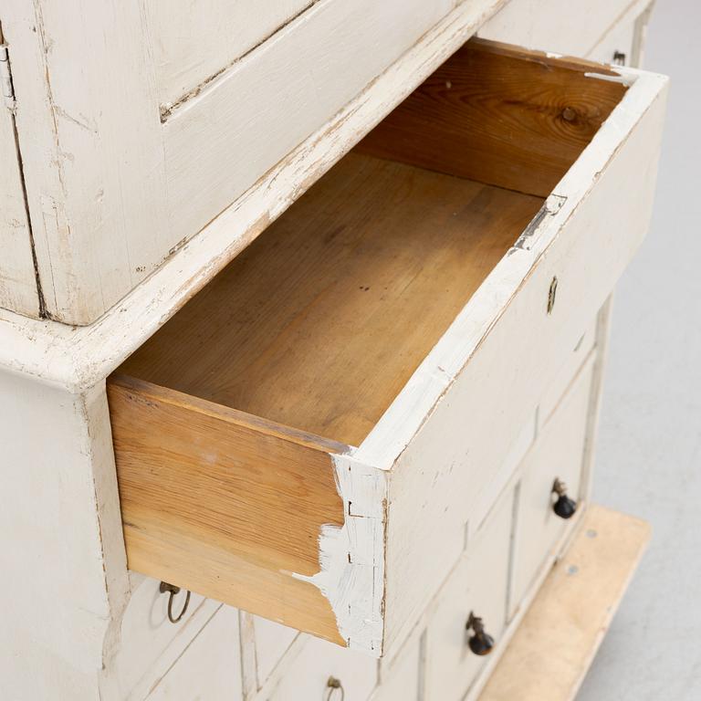 Drawer compartment with overhead cabinet, late 19th Century.