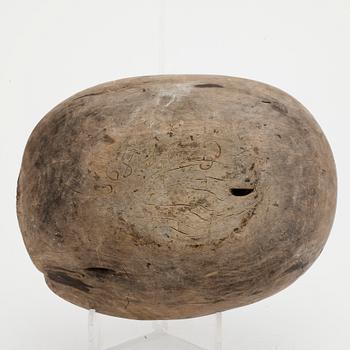 TRÅG, trä, daterad 1822.