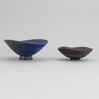 Berndt Friberg, a set of two stoneware bowls, Gustavsbergs studio 1952 and 1962.