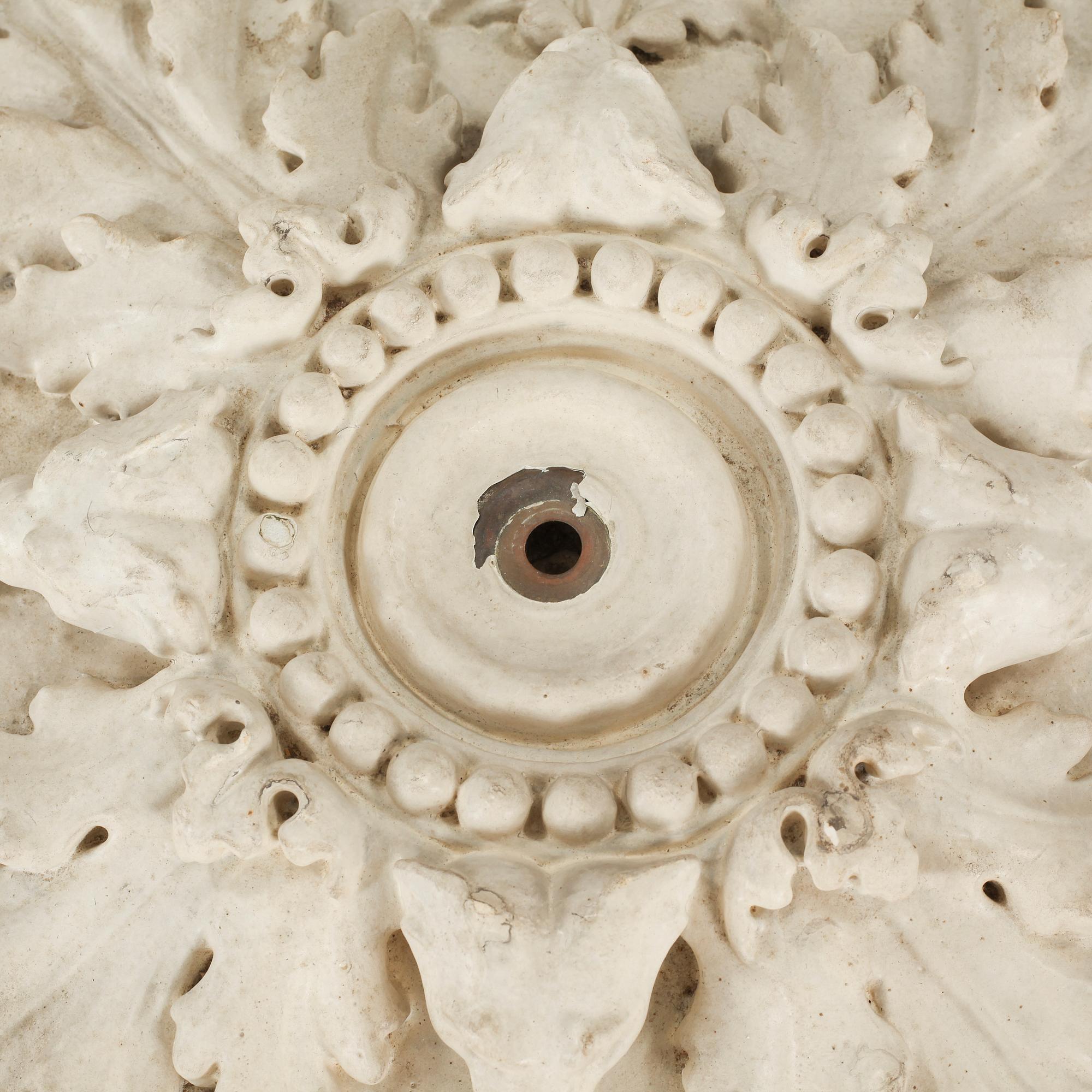 TAKROSETT, gips, omkring sekelskiftet 1900.