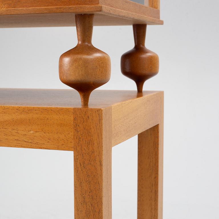 Josef Frank, display cabinet, model 2077, Svenskt Tenn.