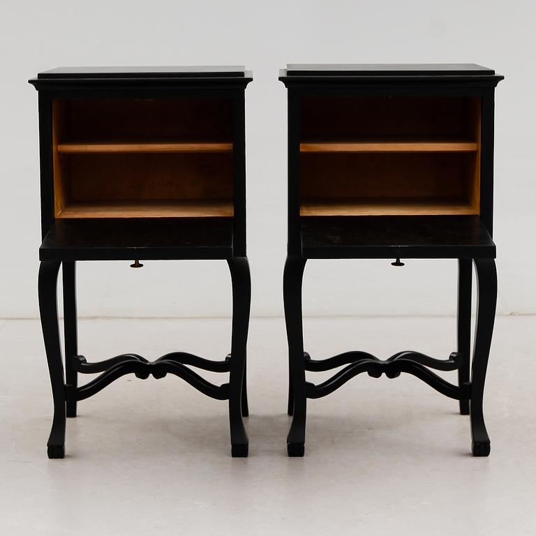 SÄNGBORD, 1 par, 1900-talets första hälft.